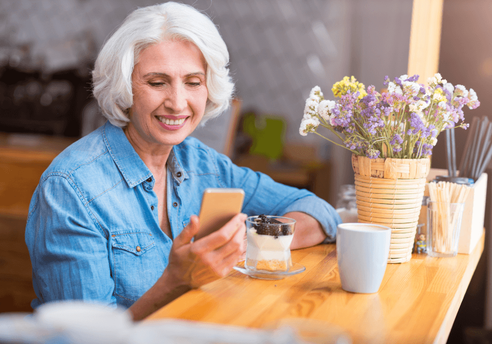 senior woman using phone best big button cell phone for seniors