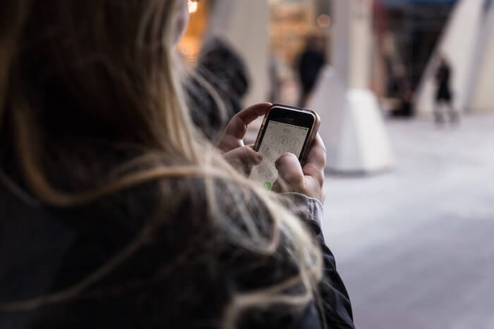 女人拨打iPhone如何停止困扰某人