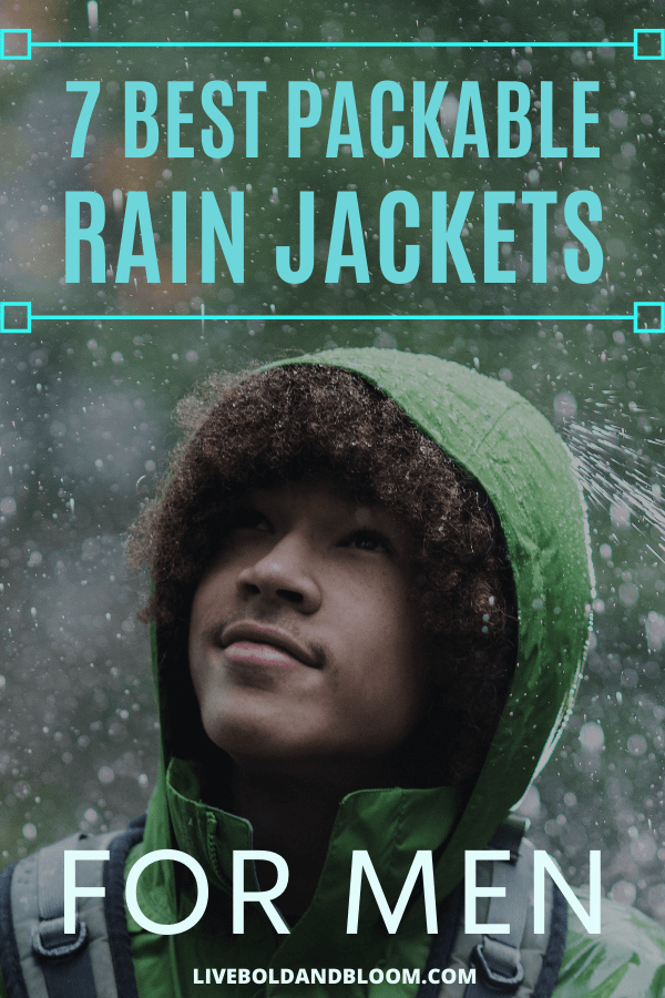 在你的旅行中，不要再担心不测的雨，因为我们向你介绍了这张清单，最好的男士打包雨衣。