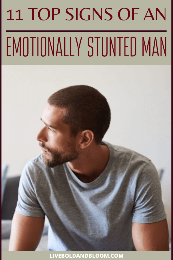 你的男朋友表现不同，你怀疑他是不是一个情感发育不良的人。阅读这篇文章，了解一个情感发育不良的男人的迹象。