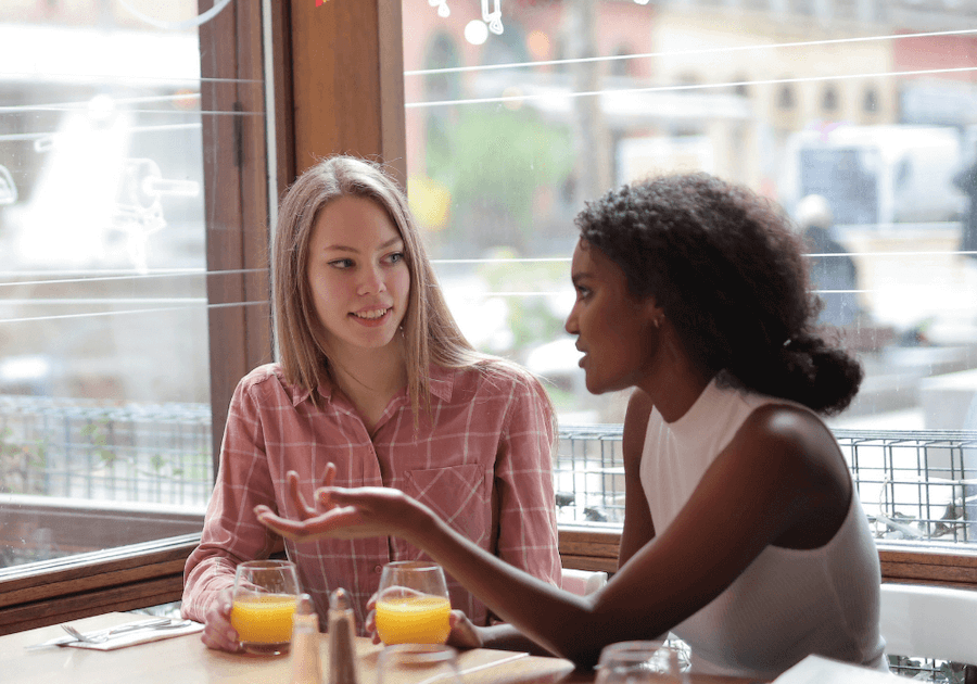 women talking at table what to say when you don't know what to say