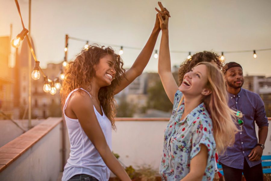 two female friends havning fun platonic soulmates