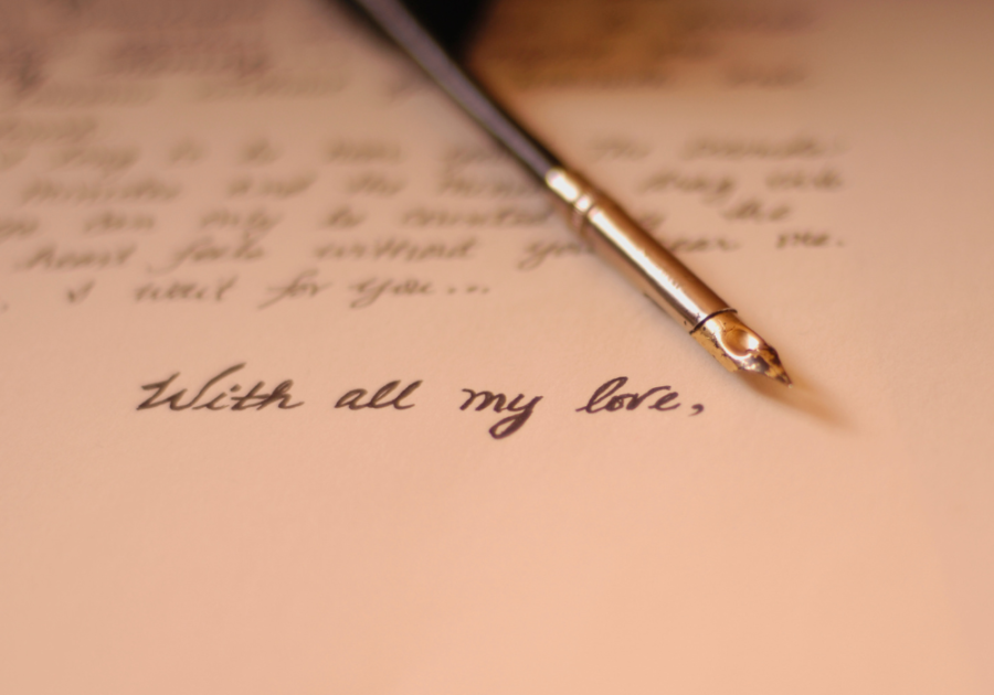 纸和笔，在婚礼当天给丈夫写一封情书