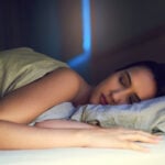 女人睡觉的精神意义在于梦见自己的伴侣出轨