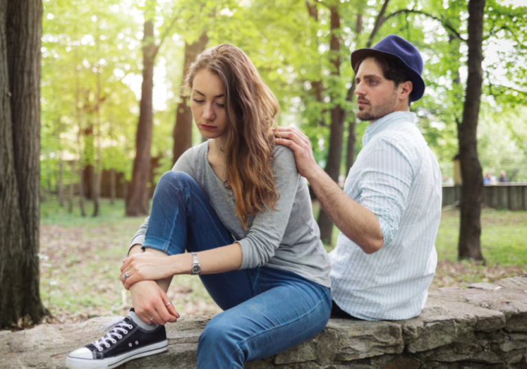 男人摸女人的肩膀，如何婉言拒绝