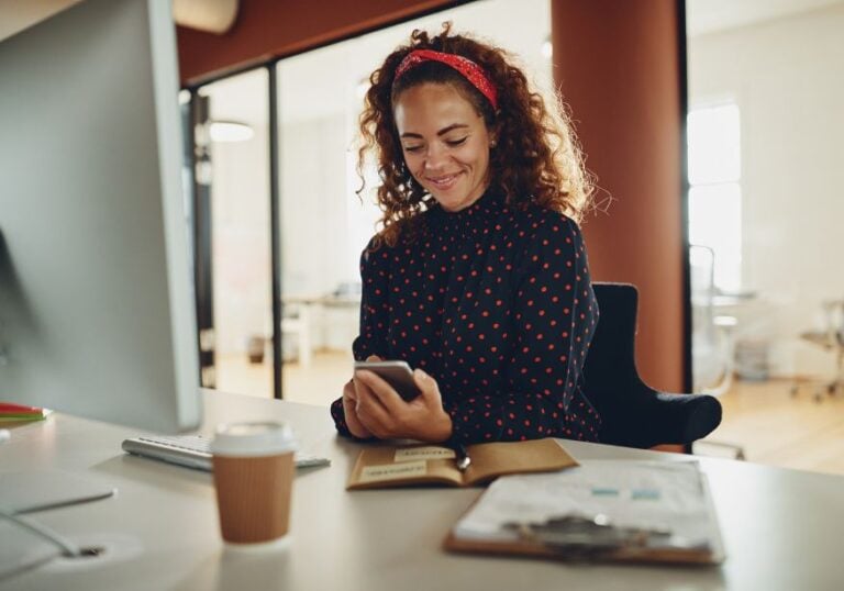 woman looking at phone how To Tell a Girl You Like Her