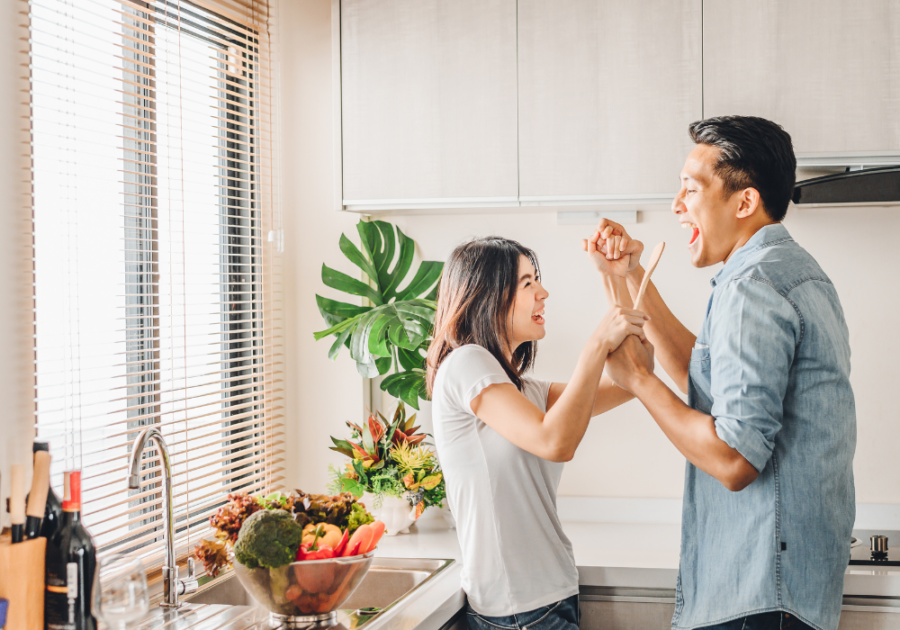 couple playing in kitchen Green Flags in a Relationship