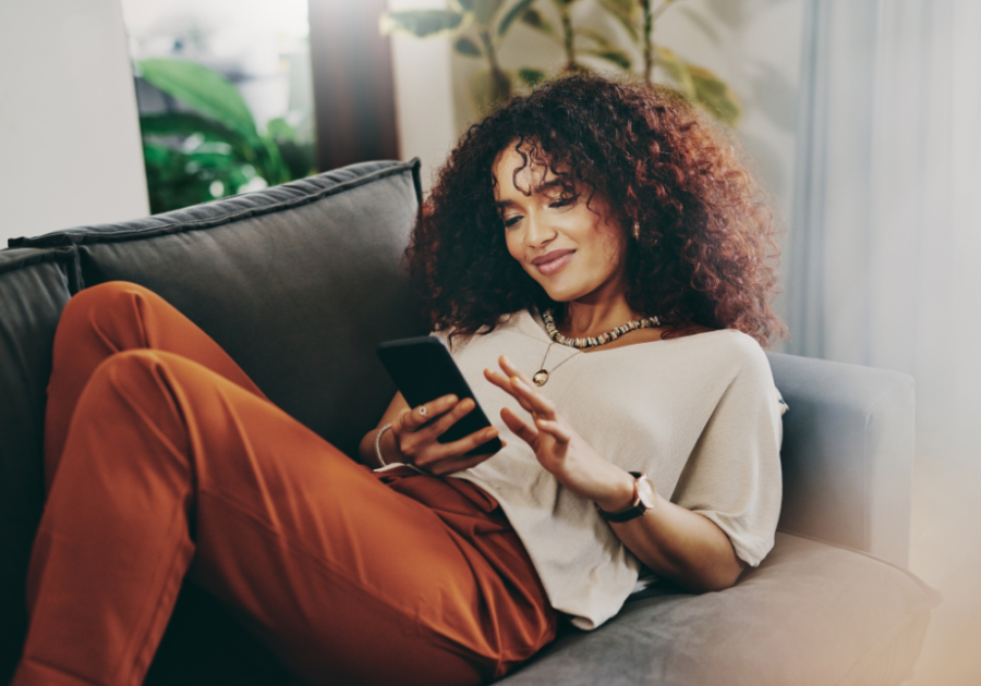 woman laying on sofa smiling looking at phone Hinge Profile Tips