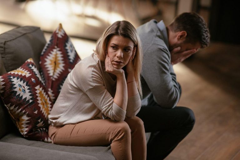 不幸福的夫妇,欺骗的迹象ing husband guilt